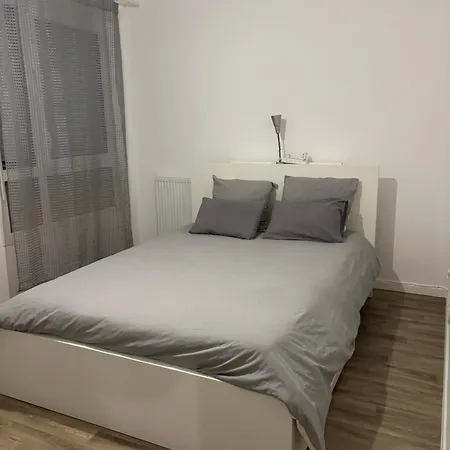 - Metro Leo Lagrange - 2 Pieces Avec Balcon Villejuif