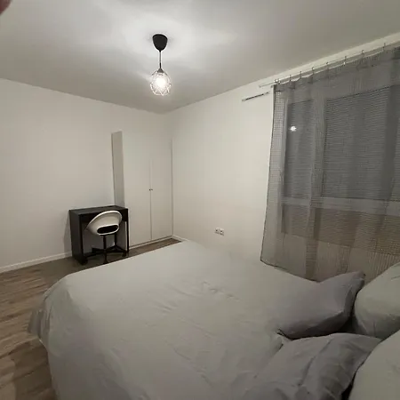 - Metro Leo Lagrange - 2 Pieces Avec Balcon Apartman