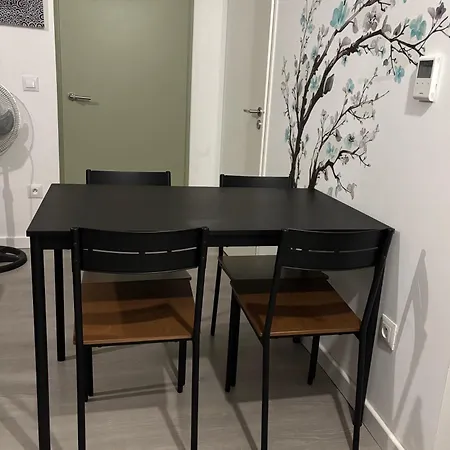 Appartement - Metro Leo Lagrange - 2 Pieces Avec Balcon Villejuif