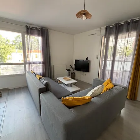 - Metro Leo Lagrange - 2 Pieces Avec Balcon * Villejuif