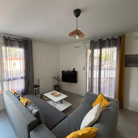- Metro Leo Lagrange - 2 Pieces Avec Balcon