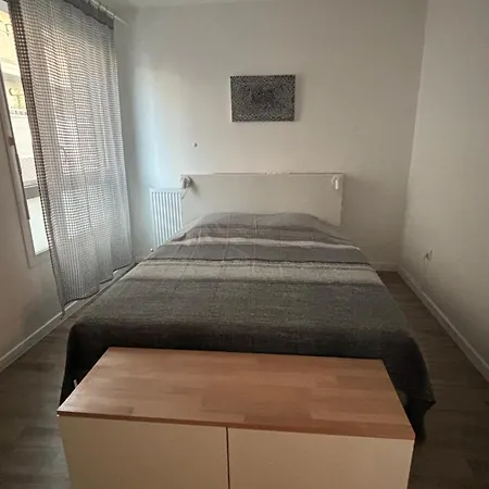 - Metro Leo Lagrange - 2 Pieces Avec Balcon
